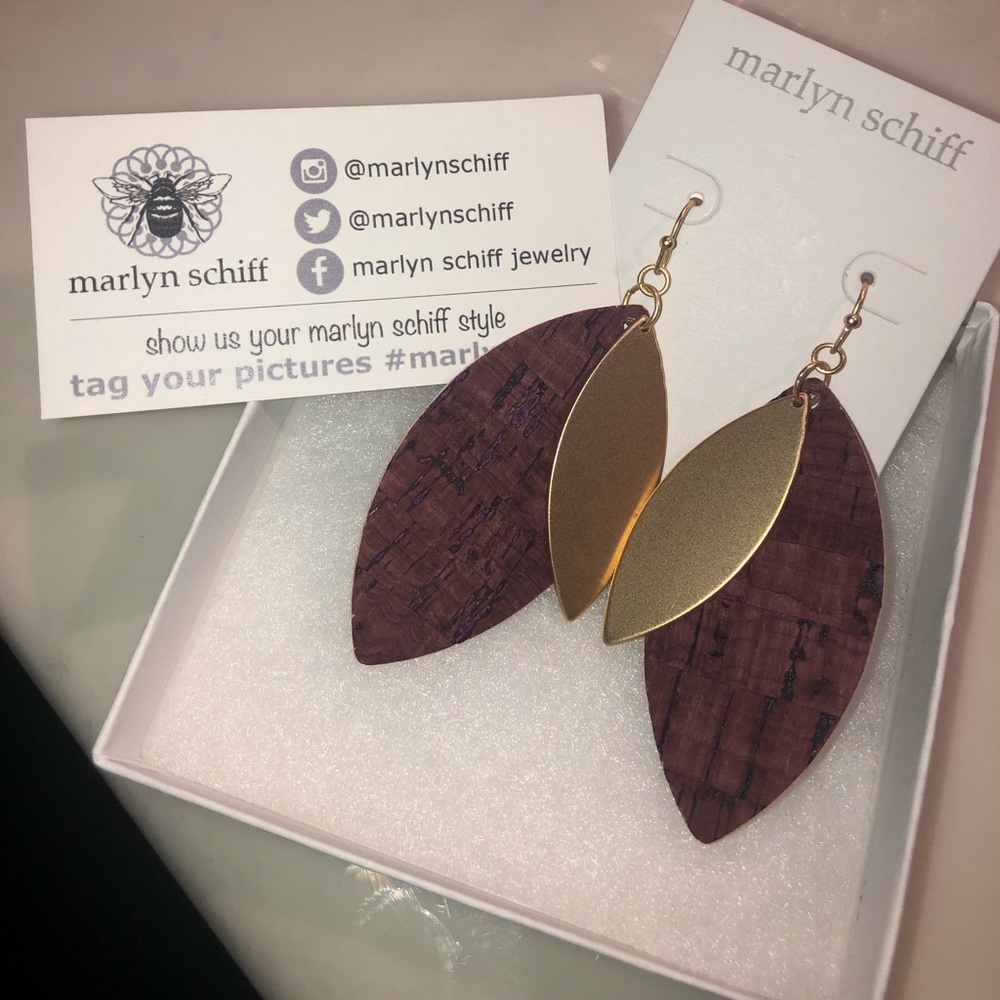 Marlyn Schiff leather and gold earrings 🎀